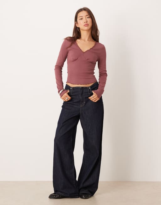 ASOS DESIGN - T-shirt a maniche lunghe rosa scuro con scollo a V e dettagli in pizzo, 3 di 4