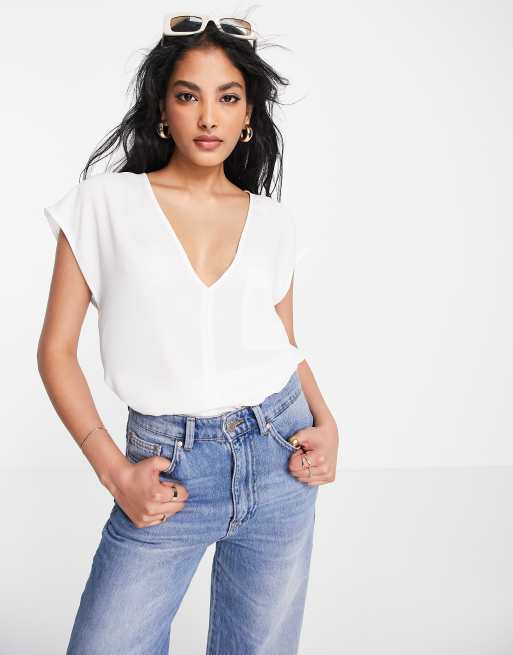 ASOS DESIGN - T-shirt à poche avec ourlet plongeant à l'arrière - Blanc