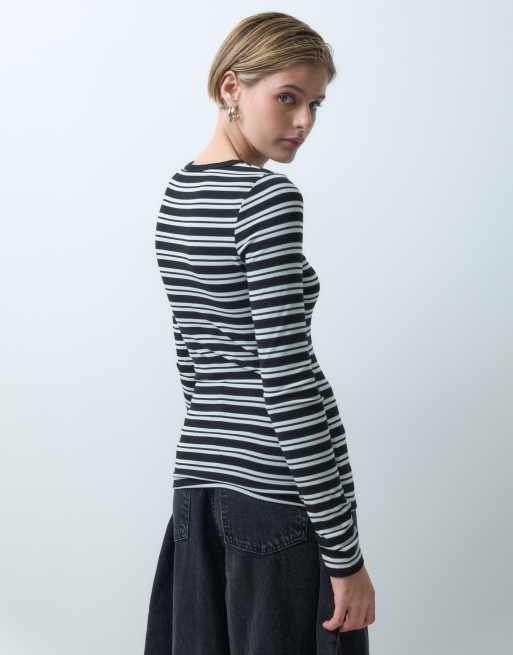 ASOS DESIGN T-shirt aderente a maniche lunghe da donna in fantasia a righe monocromatiche, 4 di 5