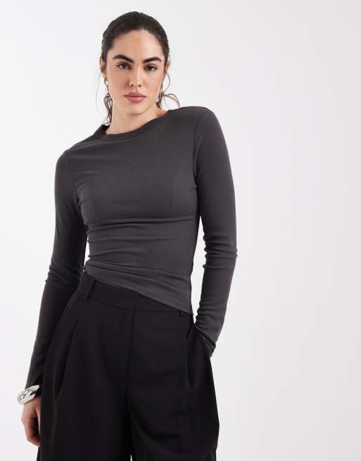 ASOS DESIGN - T-shirt aderente morbida a maniche lunghe taglio lungo grigio antracite, 2 di 4
