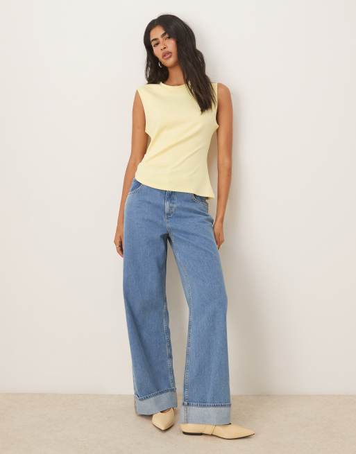 ASOS DESIGN - T-shirt asymétrique avec épaules marquées et détails à la taille - Babeurre, 2 de 4
