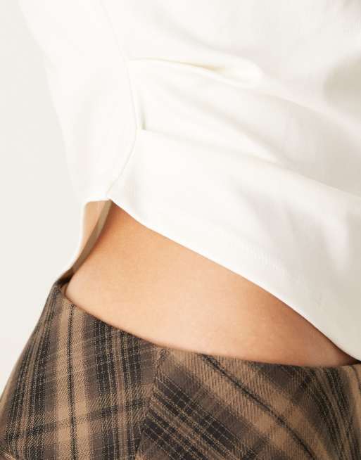 ASOS DESIGN - T-shirt asymétrique avec épaules marquées et détails à la taille - Blanc, 3 de 4
