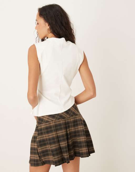 ASOS DESIGN - T-shirt asymétrique avec épaules marquées et détails à la taille - Blanc, 4 de 4