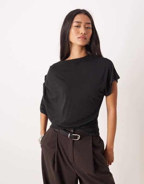 ASOS DESIGN - T-shirt asymétrique drapé en satin à taille cintrée - Noir - view 1