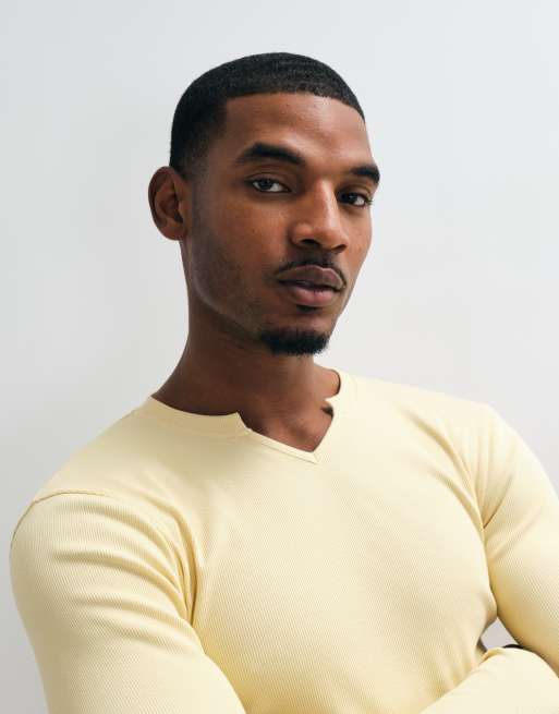 ASOS DESIGN t-shirt attillata a maniche lunghe con scollo a intaglio in costina gialla, 3 di 10