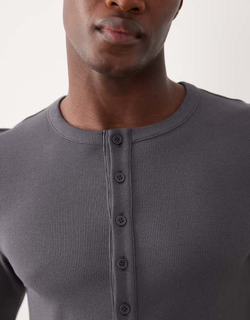 ASOS DESIGN - T-shirt attillata a maniche lunghe grigio antracite a coste con scollo serafino , 5 di 5