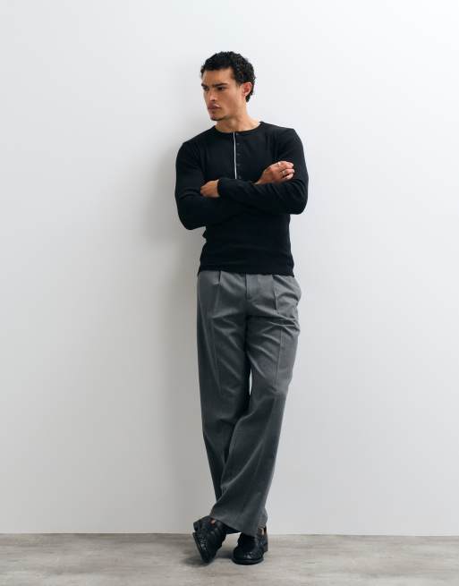 ASOS DESIGN - T-shirt attillata a maniche lunghe nera a coste con colletto serafino e profili a contrasto, 2 di 5
