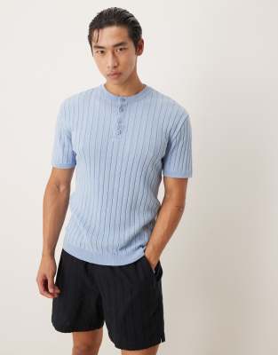 ASOS DESIGN - T-shirt attillata blu chiaro con collo serafino - view 1
