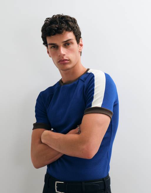 ASOS DESIGN - T-shirt attillata blu e marrone con maniche raglan e bordi a contrasto, 4 di 5