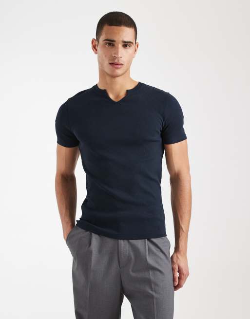 ASOS DESIGN - T-shirt attillata blu navy a coste con intaglio sul collo
