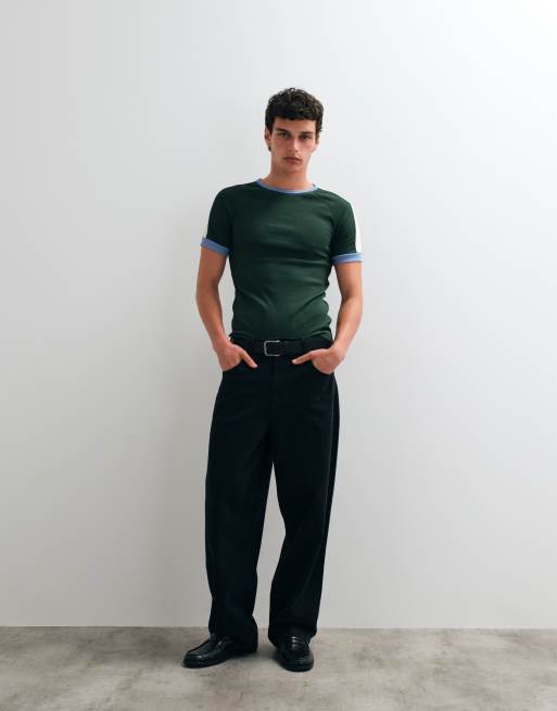 ASOS DESIGN - T-shirt attillata con maniche raglan verde scuro e blu a coste con bordi a contrasto, 2 di 5
