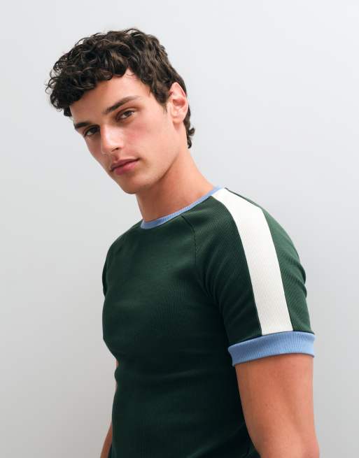 ASOS DESIGN - T-shirt attillata con maniche raglan verde scuro e blu a coste con bordi a contrasto, 4 di 5