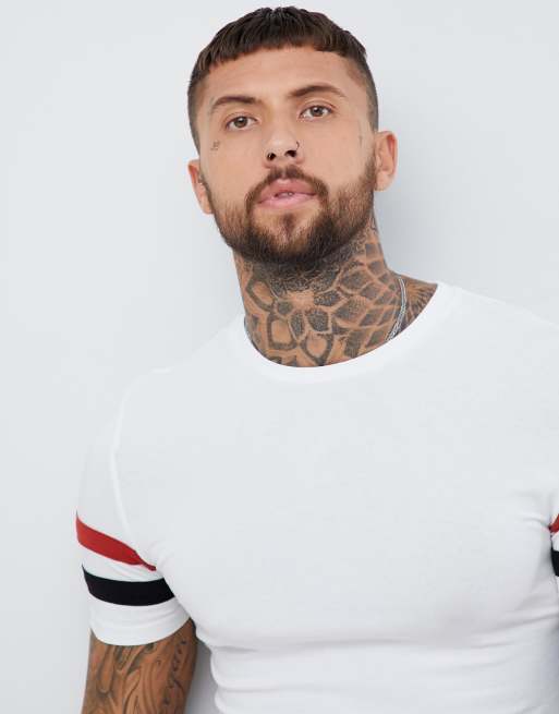 ASOS DESIGN - T-shirt attillata elasticizzata bianca con righe a contrasto sulle maniche, 3 di 4