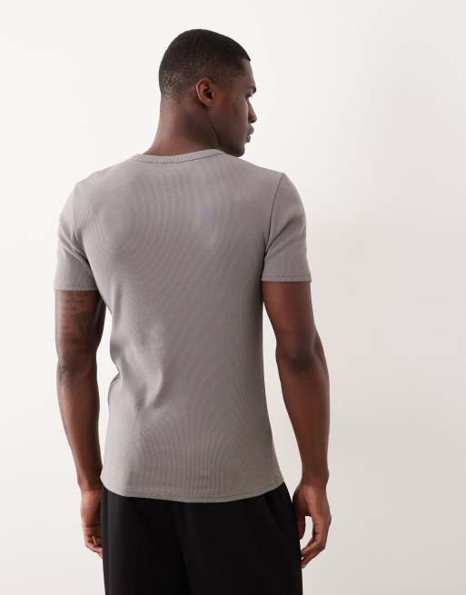 ASOS DESIGN - T-shirt attillata grigio antracite a coste con scollo serafino, 3 di 5