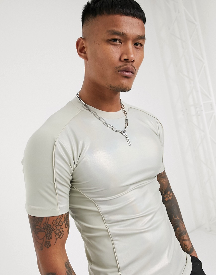 ASOS DESIGN - T-shirt attillata in tessuto lucido con profili-Argento