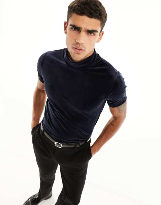 ASOS DESIGN - T-shirt attillata in velour blu navy con collo alto