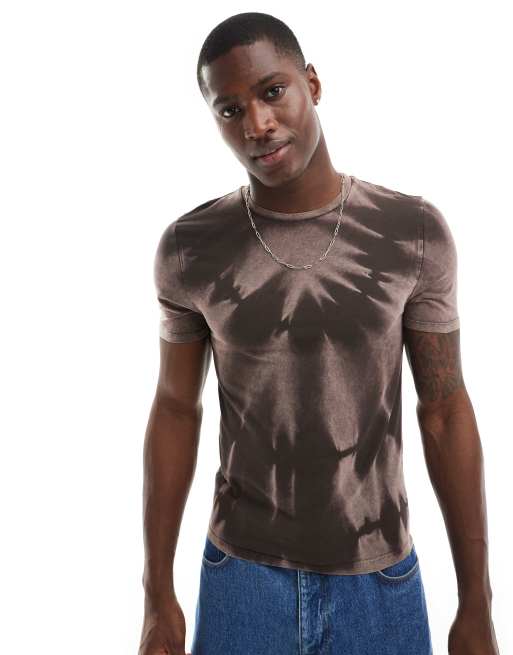 ASOS DESIGN - T-shirt attillata marrone slavato