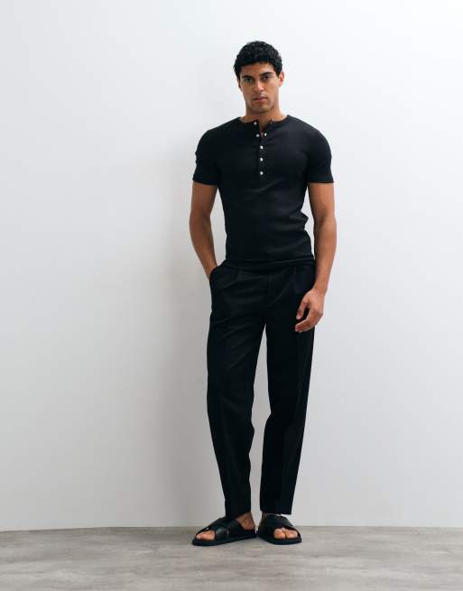 ASOS DESIGN - T-shirt attillata nera a coste con bottoni a pressione e scollo serafino, 2 di 5