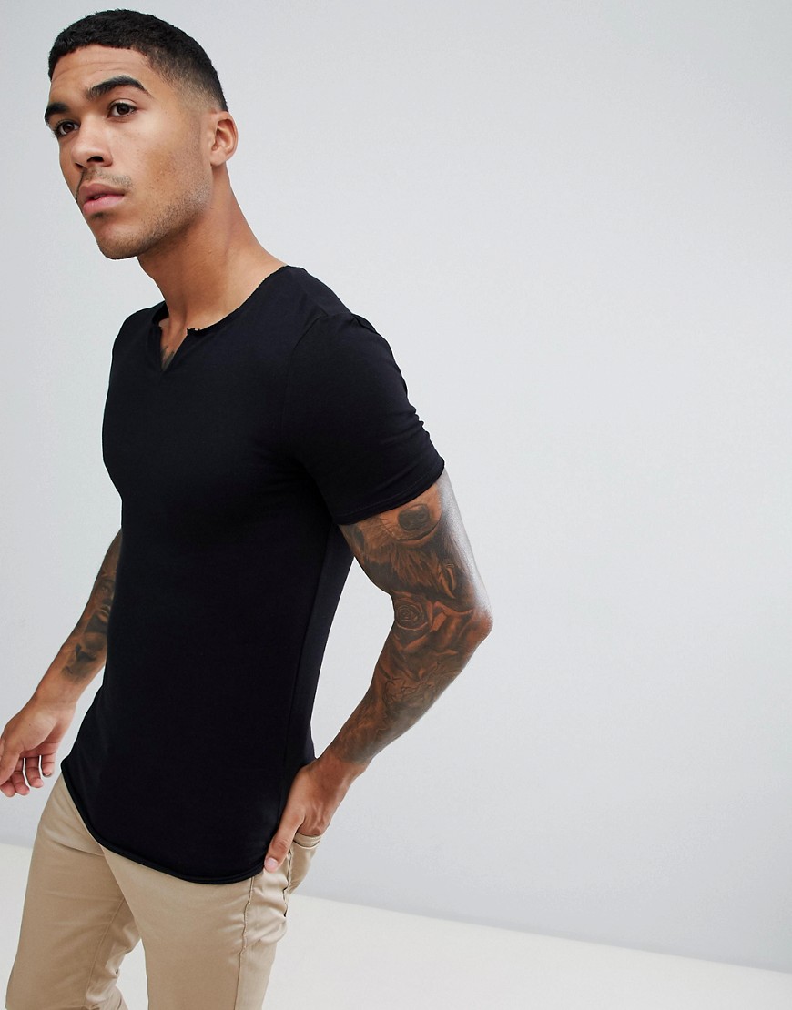 ASOS DESIGN - T-shirt attillata nera con scollo elasticizzato a V dai bordi grezzi-Nero