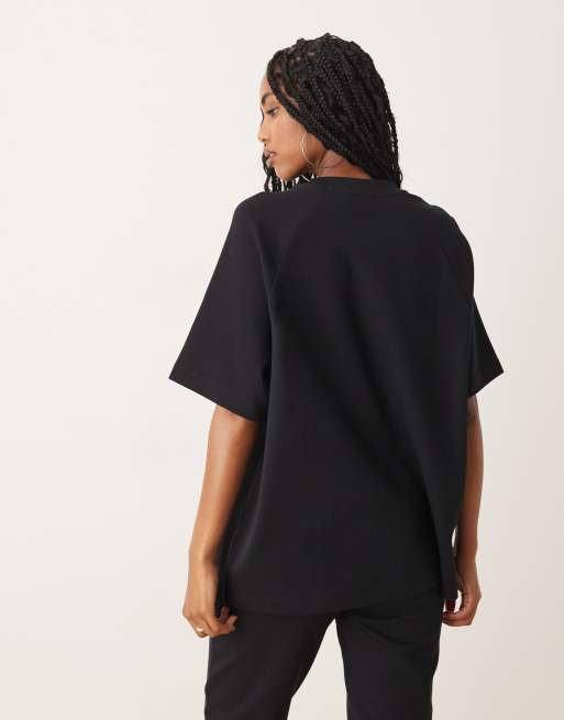 ASOS DESIGN – T-Shirt aus Interlock-Jersey in Schwarz mit Raglanärmeln, Kombiteil, 4 von 4