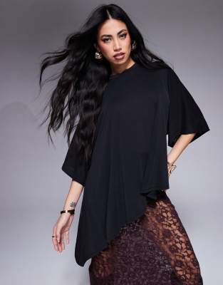 ASOS DESIGN - T-Shirt aus Modal in Schwarz mit drapiertem Saum