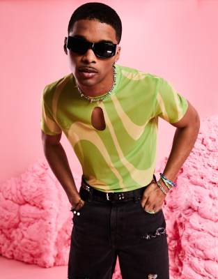 ASOS DESIGN – T-Shirt aus Netzstoff in grün mit engem Schnitt und Zierausschnitt vorne - LGREEN