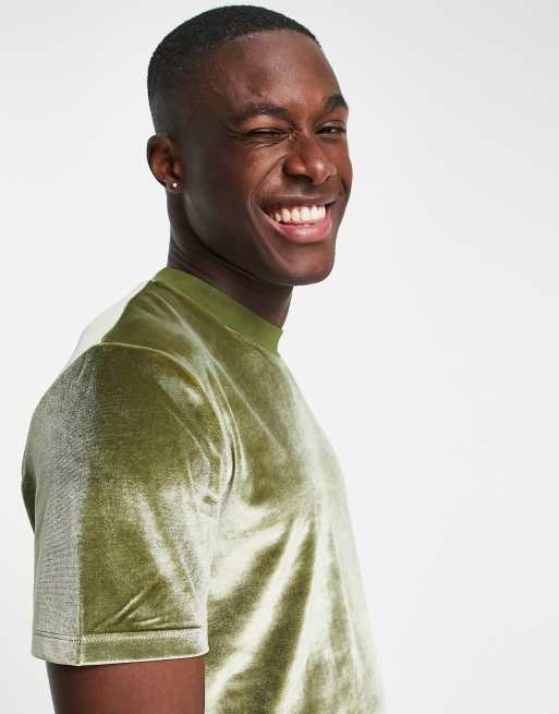 ASOS DESIGN – T-Shirt aus Velours in Khaki