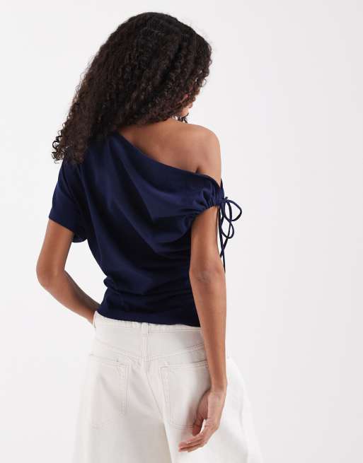 ASOS DESIGN - T-shirt avvitata con manica arricciata scivolata blu navy, 4 di 4