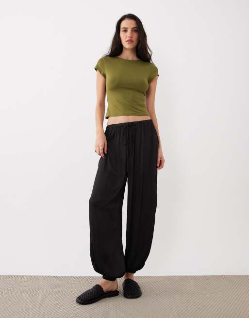 ASOS DESIGN - T-shirt baby aderente in poliammide kaki, 2 di 4