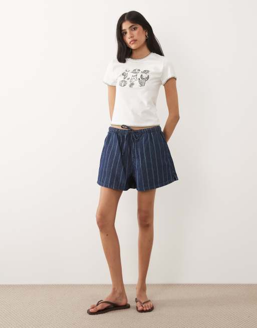 ASOS DESIGN - T-shirt baby bianca con ricami marini a punto coperta, 2 di 4