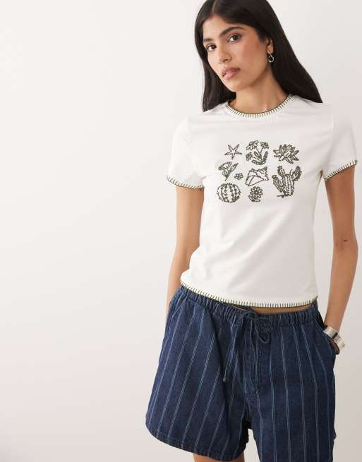ASOS DESIGN - T-shirt baby bianca con ricami marini a punto coperta, 3 di 4