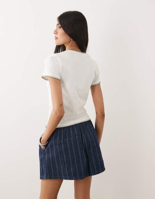 ASOS DESIGN - T-shirt baby bianca con ricami marini a punto coperta, 4 di 4