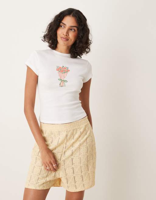 ASOS DESIGN - T-shirt baby color latte di cocco con grafica a fiori