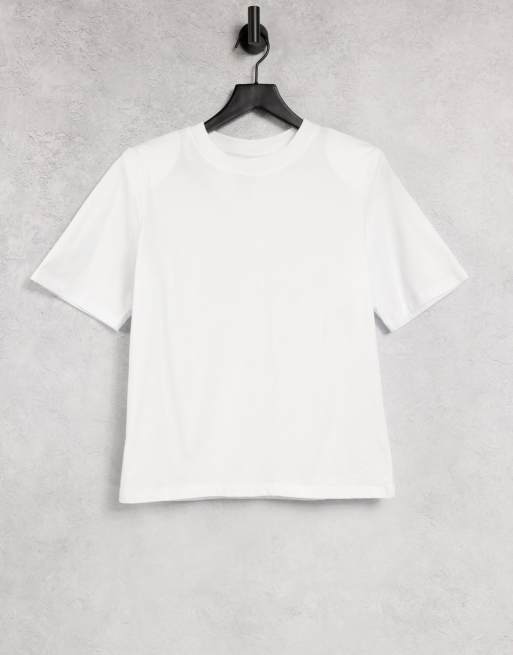 ASOS DESIGN - T-shirt bianca con spalline imbottite