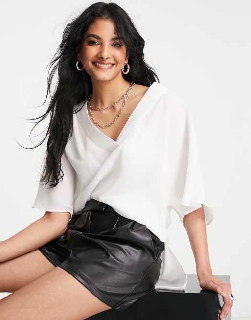 ASOS DESIGN - T-shirt col en V oversize à ourlet fendu - Ivoire