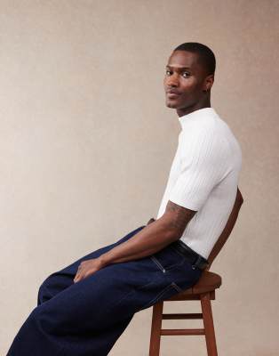 ASOS DESIGN - T-shirt col roulé moulant en maille côtelée - Blanc