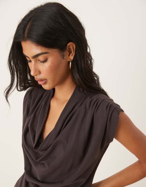 ASOS DESIGN - T-shirt color cioccolato con scollo ad anello drappeggiato, 3 di 4