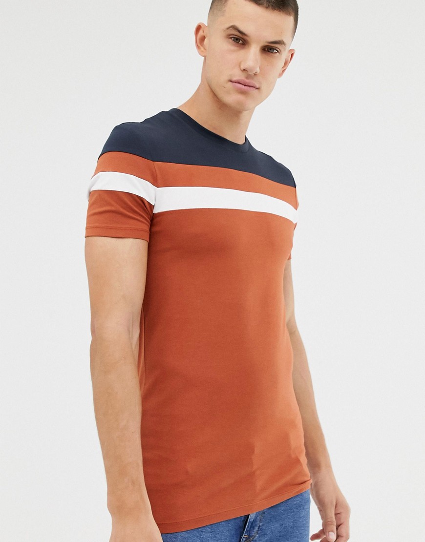 ASOS DESIGN - T-shirt color cuoio con body a contrasto e pannelli sulle maniche