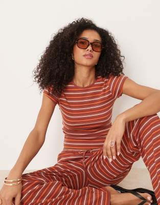 ASOS DESIGN - T-shirt color ruggine a righe in coordinato
