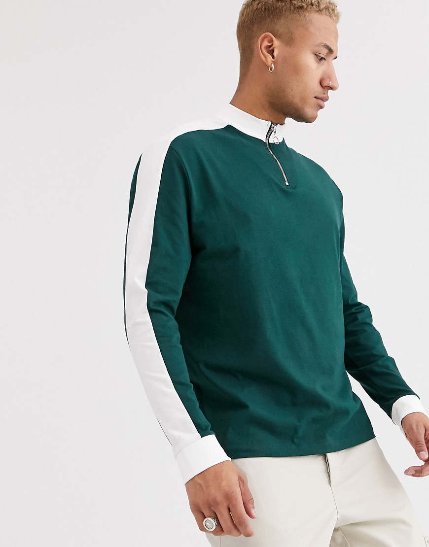 ASOS DESIGN - T-shirt comoda a maniche lunghe in tessuto organico verde con spalle a contrasto e collo alto con zip