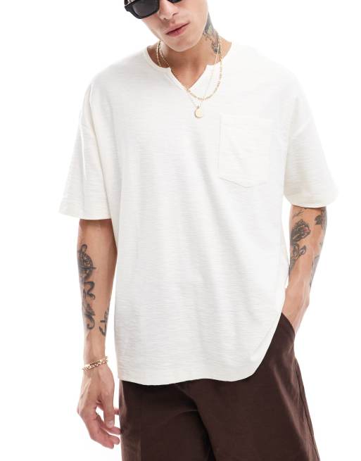ASOS DESIGN - T-shirt comoda con scollo a V crema con tasca sul davanti