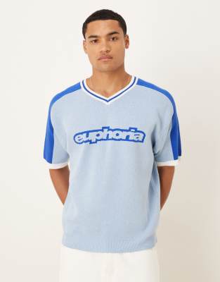 ASOS DESIGN - T-shirt comoda lavorata azzurra con grafica "Euphoria" e scollo a V - view 1