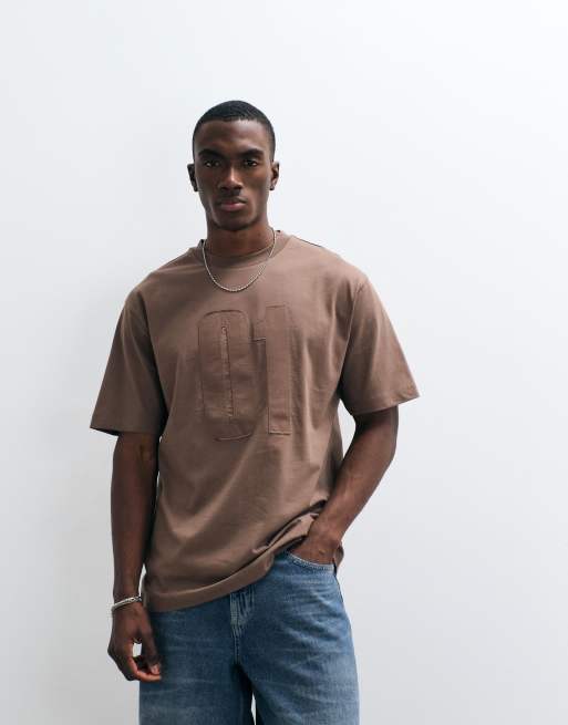 ASOS DESIGN - T-shirt comoda marrone con applicazione 10, 4 di 5