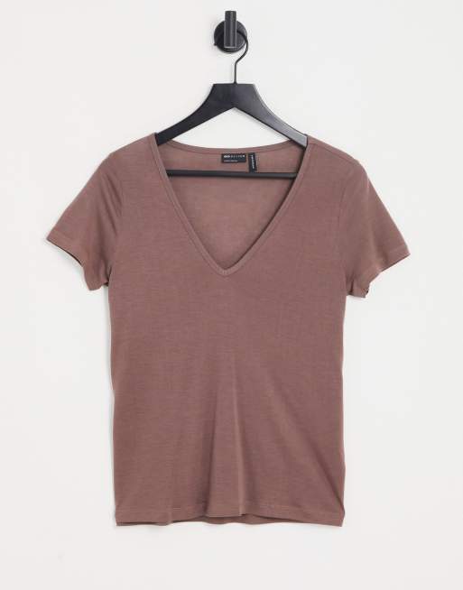 ASOS DESIGN - T-shirt comoda marrone con scollo a V