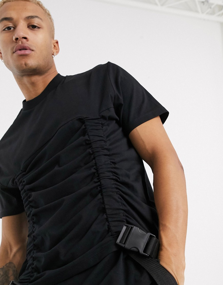 ASOS DESIGN - T-shirt comoda super lunga nera con fibbia e arricciatura-Nero