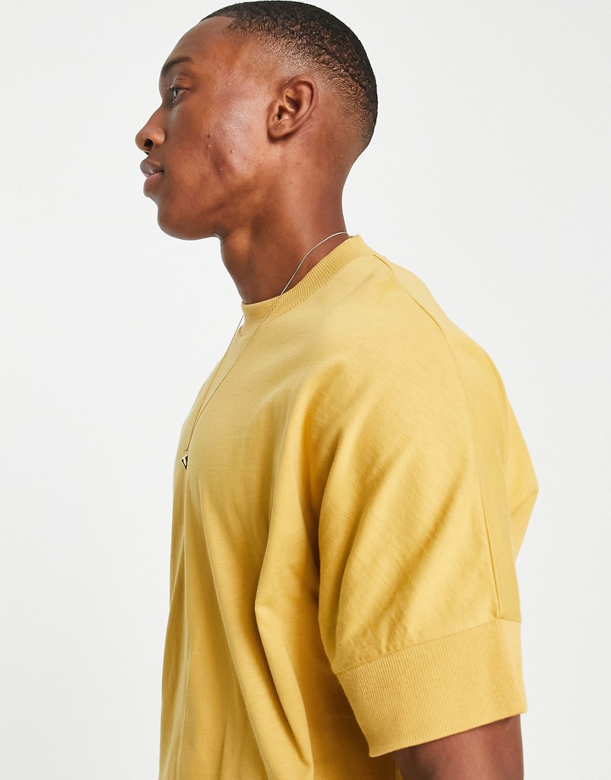 T-shirt comoda taglio corto beige con finiture a coste-Neutro - ASOS DESIGN T-shirt donna  - immagine3