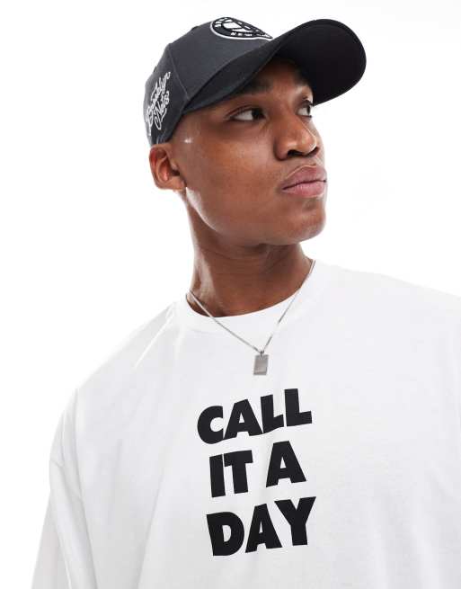 ASOS DESIGN - T-shirt comoda taglio corto bianca con grafica 