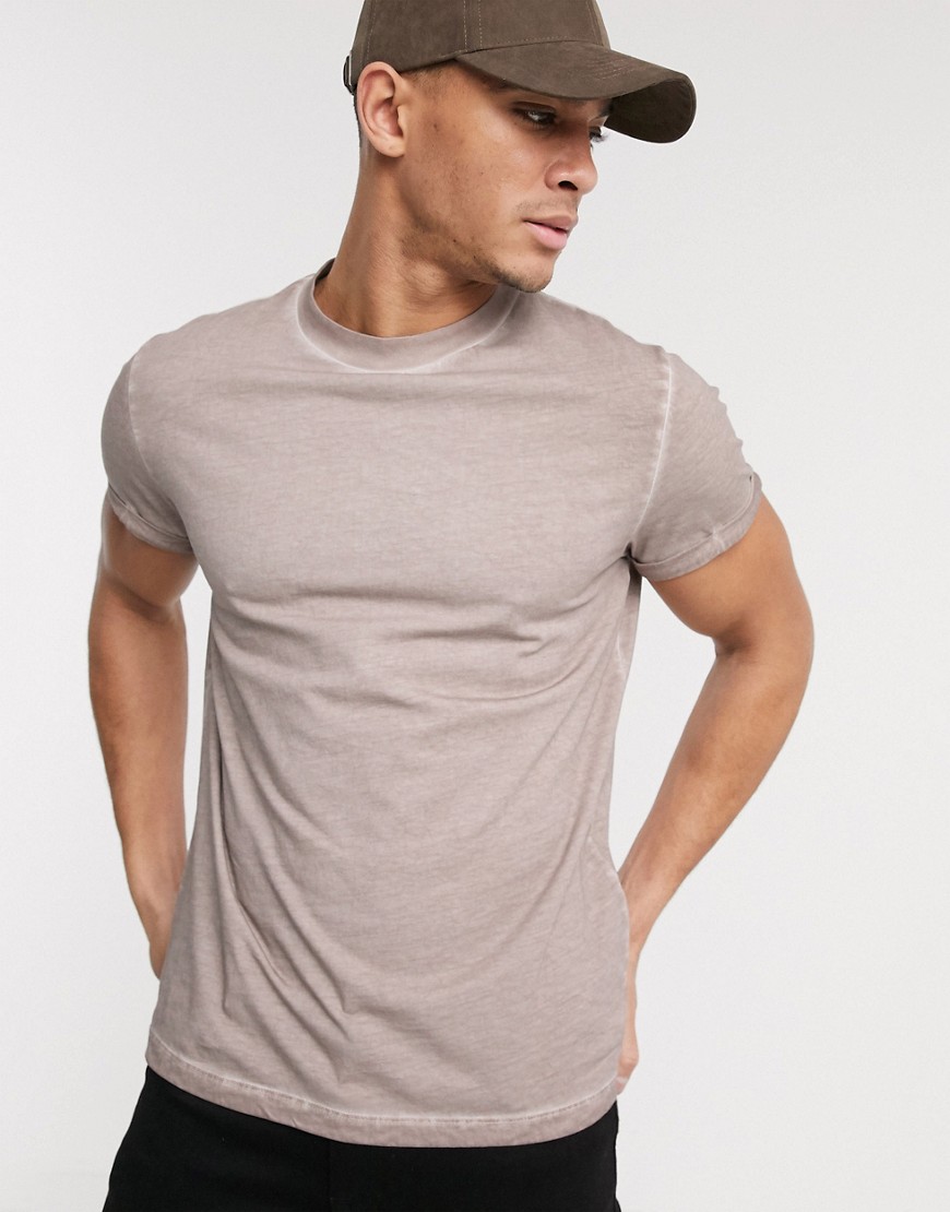 ASOS DESIGN - T-shirt con maniche con risvolto lavaggio beige a pigmenti