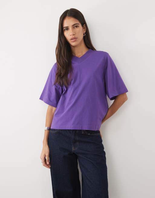 ASOS DESIGN T-shirt con scollo a V e dettagli a coste viola, 1 di 4