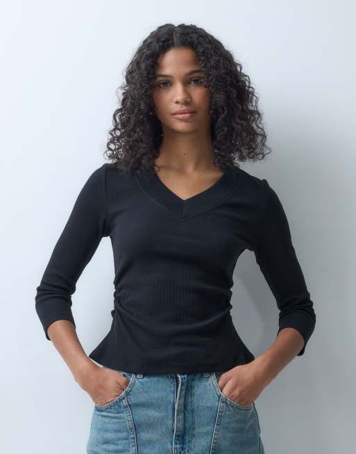 ASOS DESIGN T-shirt con scollo a V e vita stretta nera, 5 di 5